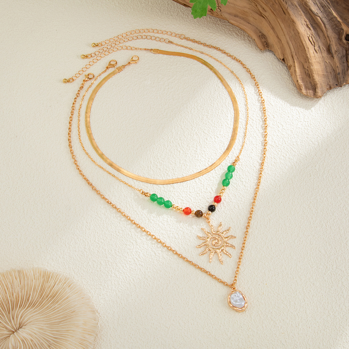 European and American cross-border jewelry, fashionable colorful agate beaded sun pendant necklace, high-end and versatile snake bone chain necklace Application Scenario