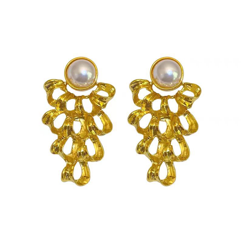 vintage style imitation pearl hollowed-out gold earrings, retro exaggerated palace stud earrings, unique earrings for women Item Picture