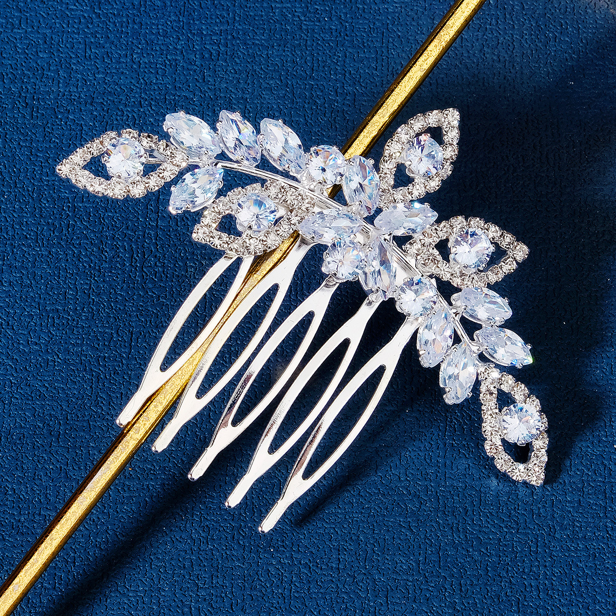 New Chinese-style bride's hair accessory, light luxury zircon bun hair comb, wedding dress and evening gown headwear, design sense floral water diamond insert comb Specification drawing