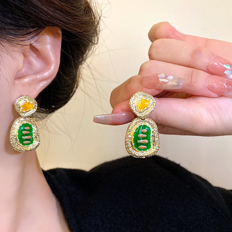 French retro oil-dripping color-blocking oval earrings for women, light luxury, versatile, elegant and high-end, irregular stud earrings details Picture