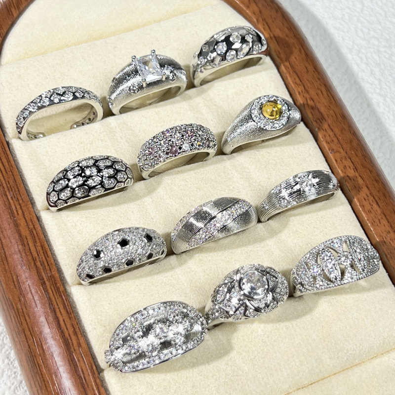 This retro European and American full-diamond brushed open ring exudes a feminine, simple and high-end feel. It is a versatile and elegant index finger ring trend full figure