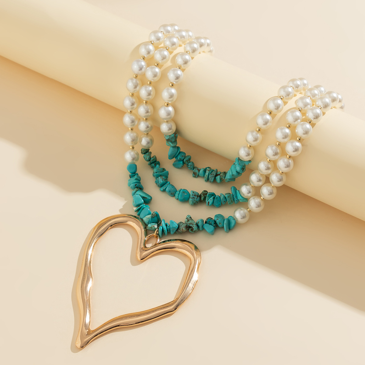 European and American cross-border jewelry niche beaded imitation pearl necklace versatile retro large heart turquoise necklace for women Application Scenario