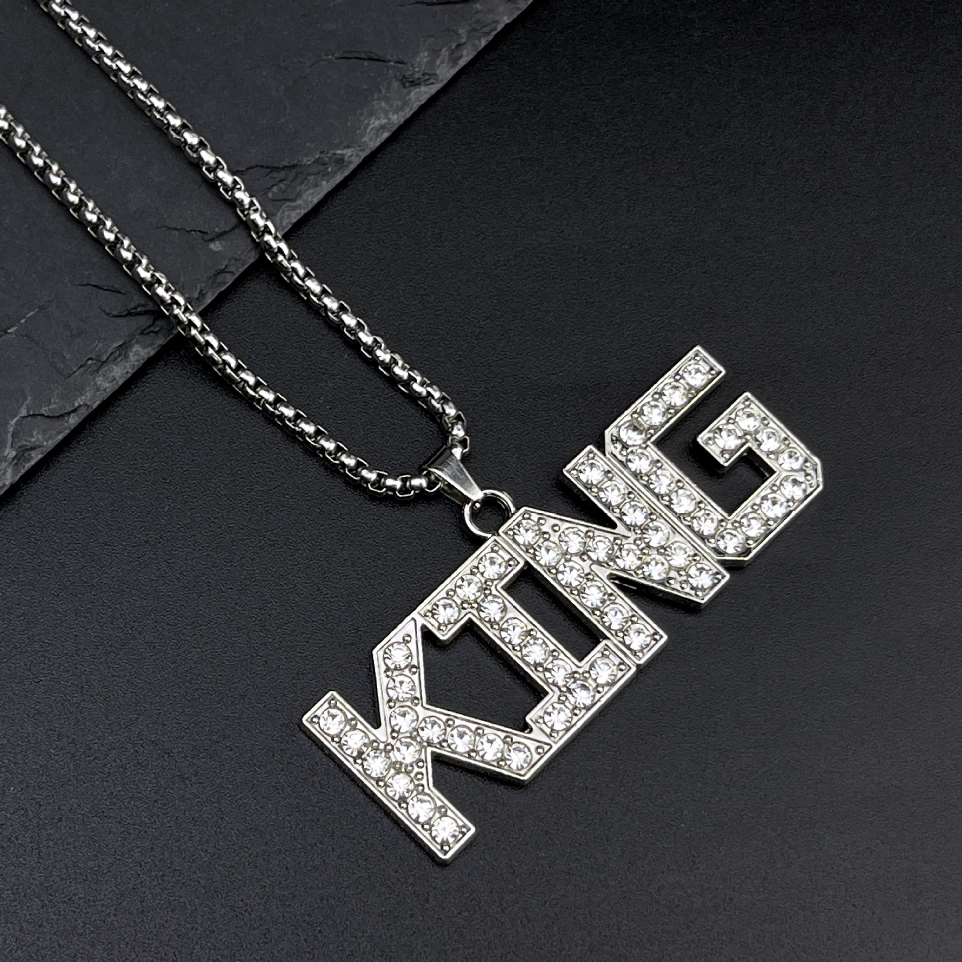 Wholesale of 2024 new European and American hip-hop letter pendants, fashionable and trendy men's and women's KING letter necklaces and sweater chains details Picture