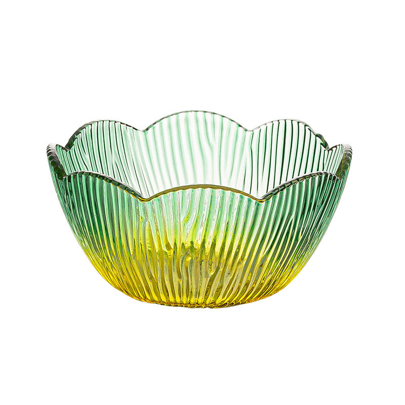 Petal relief glass dessert bowl, household high appearance level women's transparent bowl, ice cream bird's nest, sugar water, ice cream, fruit bowl Application Scenario