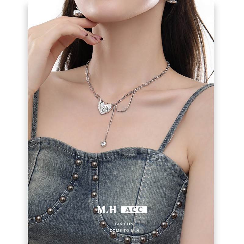 Original summer new heart-shaped necklace for women, light luxury, niche and high-end feel, collarbone chain, cold style design neckchain accessory full figure