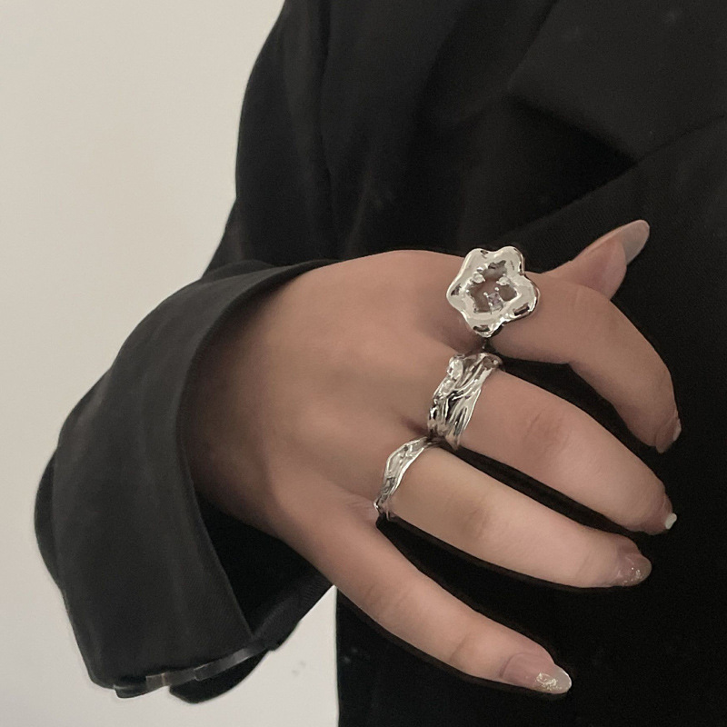 A niche design with irregular pleated flower openings, a sweet, cool, versatile and fashionable ring for women, Japanese and Korean style details Picture