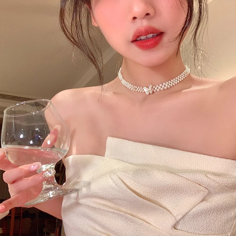 Gentle mother-of-pearl butterfly multi-layer pearl necklace for women, light luxury, niche feel, fashionable and versatile neckchain, collarbone chain for women full figure