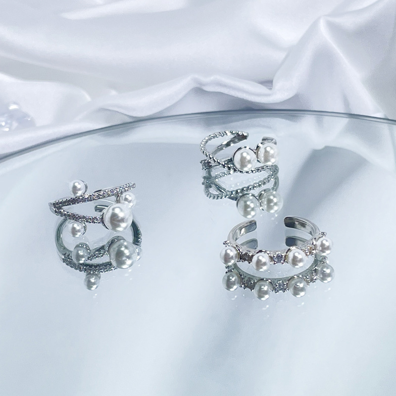 A simple and irregular geometric pearl-inlaid open-top ring with a touch of high-end women's elegance, a light luxury and fashionable style, and a cold style ring Application Scenario