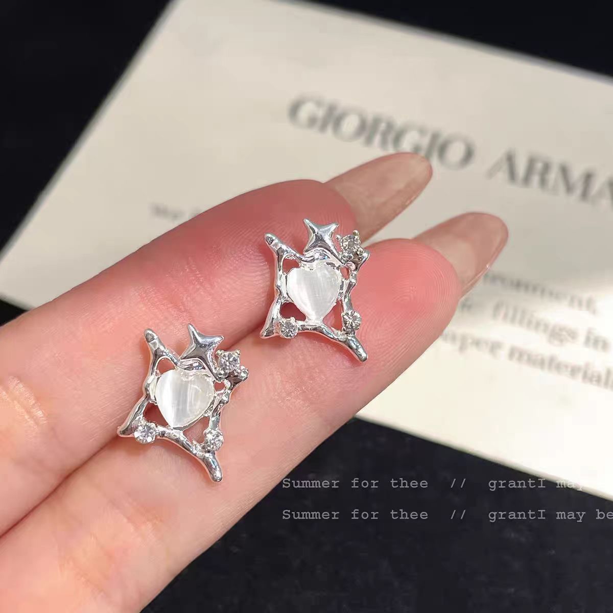Shining heart-shaped cat's eye stone ear studs, women's niche style, design sense, star cold, wind level sense earrings and earrings details Picture