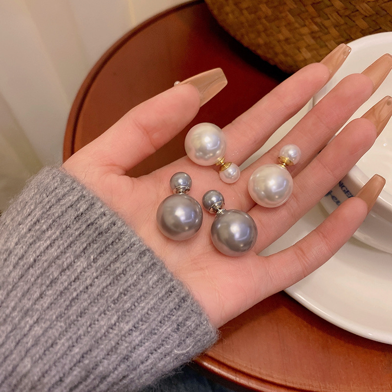 Double-sided pearl stud earrings for women 2024 New bestsellers, simple, niche, high-end design, unique and versatile, elegant earrings full figure