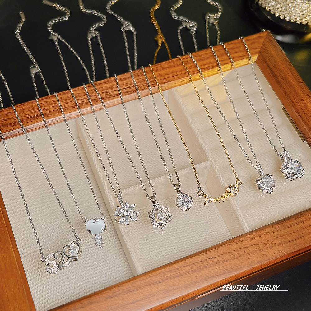 Student accessories: Titanium steel necklace, angel pendant with a heart, versatile necklace, popular and simple pendant, collarbone chain details Picture