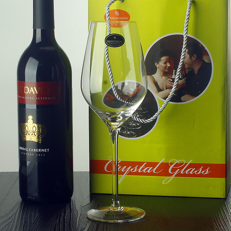 Creative European-style lead-free crystal red wine glass, one-piece molded tall glass cup, creative wedding wine glass details Picture