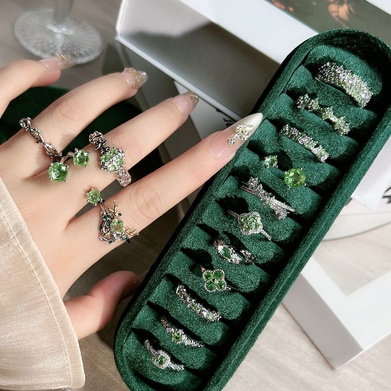 A light and luxurious, dazzling green four-leaf clover ring with full diamonds, a cold and elegant style for women, a fashionable and high-end index ring Specification drawing