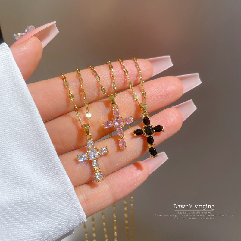【 Titanium Steel 】 Micro-inlaid light Luxury Zircon cross Exquisite micro-inlaid necklace, women's fashion trend collarbone chain manufacturer full figure