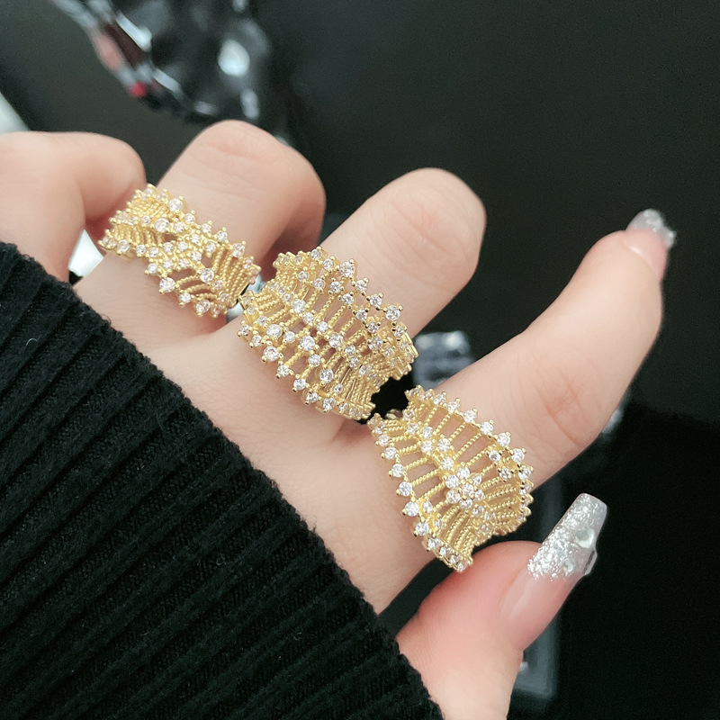 Retro hollowed-out medieval court-style Baroque European and American high-end ring, feminine charm, lace adjustable ring trend full figure