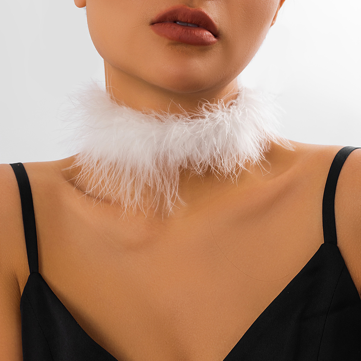 A short chcker sweet and cool feather collar ribbon furry women's necklace for cross-border exaggerated parties in Europe and America full figure