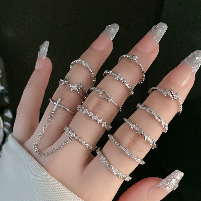 A simple, new, fashionable and compact open-top ring for women with a cold personality, versatile and high-end feel, and a light luxury index finger ring that is niche full figure