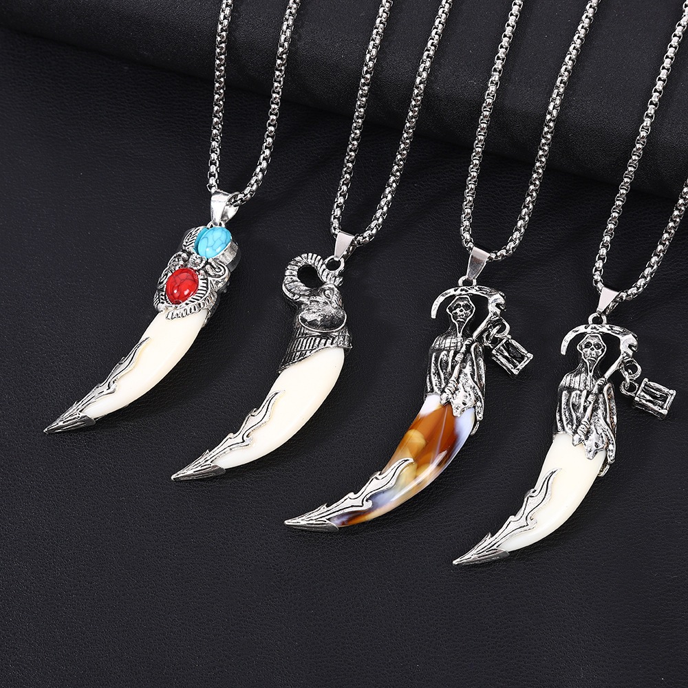 Retro and powerful death scythe simulation Wolf tooth titanium steel necklace, European and American hip-hop electroplated pendant accessories wholesale full figure