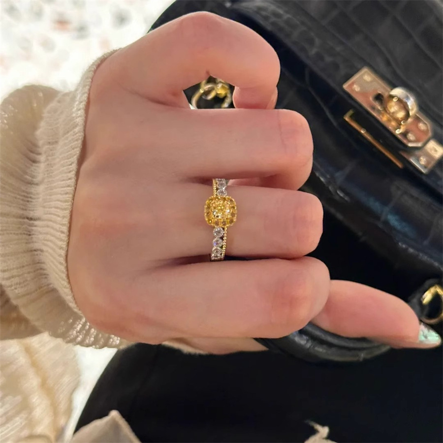 The "Old Money Wind" yellow diamond square sugar ring for women is a niche, exquisite, fashionable, light luxury and high-end zircon open ring trend Specification drawing