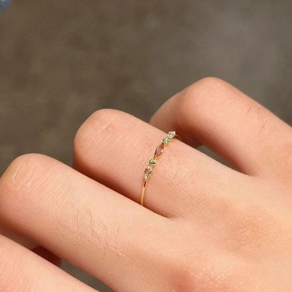 Exquisite and high-end colored zircon plain ring, a niche design for women, sweet and trendy ring, a versatile and elegant accessory Item Picture
