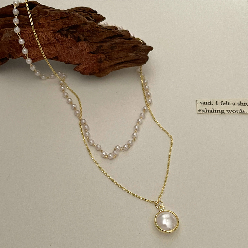 Double-layer pearl necklace with a unique design sense for women, a trendy 2023 new style that doesn't fade, a Korean style collarbone chain Application Scenario