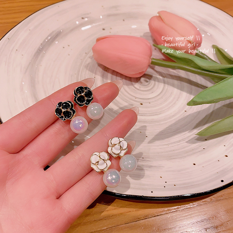 Wholesale of 925 Silver Needle New Mermaid Pearl Stud earrings for women with an ins style, light luxury and high-end design, versatile earrings full figure