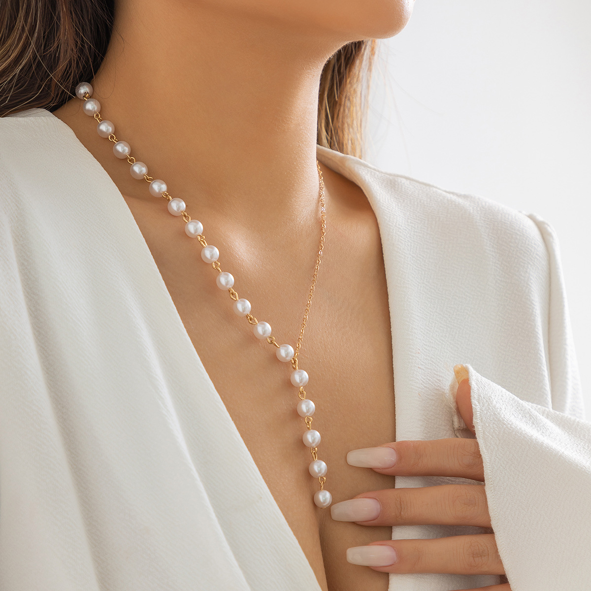European and American cross-border jewelry, retro and asymmetrical imitation pearl tassel necklace, versatile and beloved micro-inlay necklace for women Application Scenario