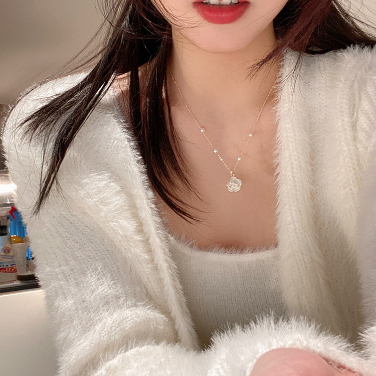 The 2023 new trendy pearl camellia necklace for women, a light luxury and niche sweater with a collarbone chain design details Picture