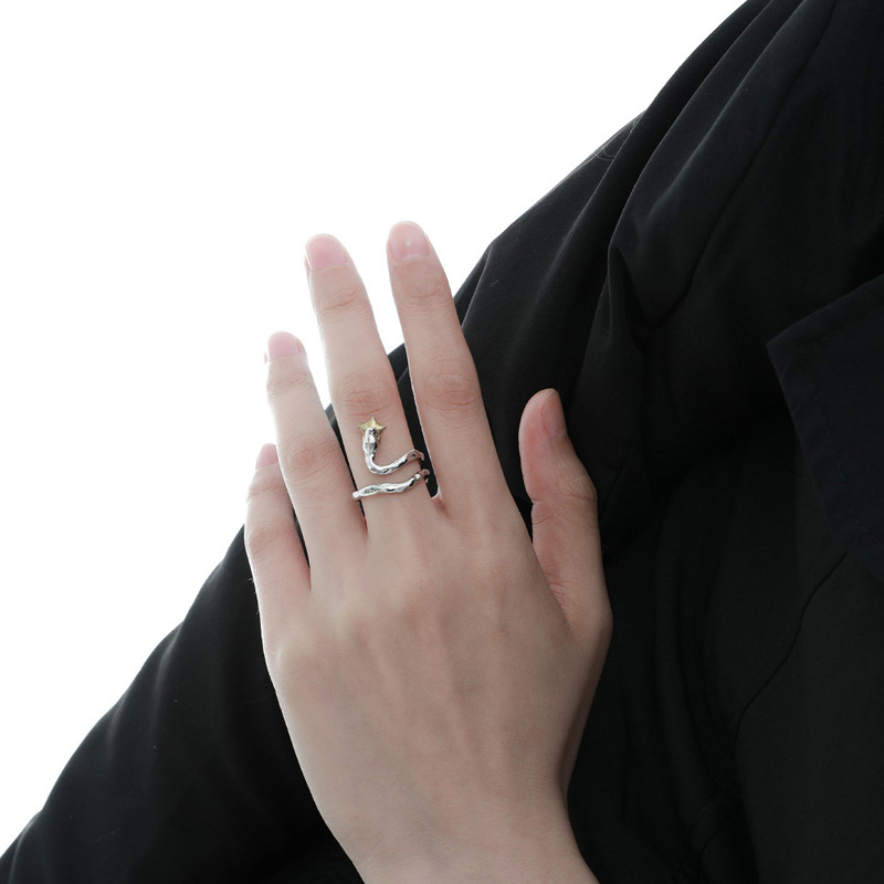 Irregular personality snake-shaped opening ring, a niche design for women, with a cold style, high-end feel, simple and fashionable temperament Application Scenario