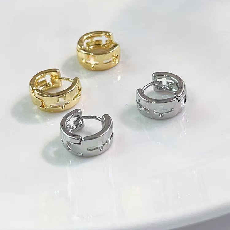 European and American retro fashion earrings, women's hollowed-out cross with a unique design sense, ear buckles and earrings, cold and elegant style earrings full figure