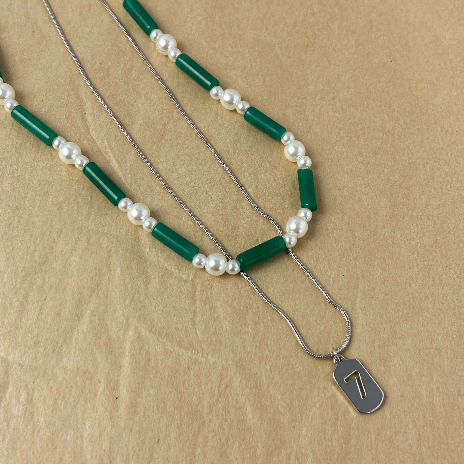 Niche design sense, glass beaded pearl necklace, women's lucky number 7 pendant, collarbone chain, neck chain accessory Specification drawing