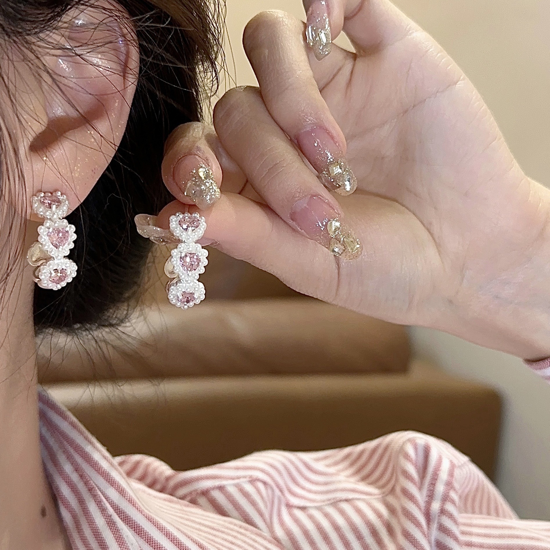 Sweet pink zircon heart-shaped pearl earrings for women, unique and elegant stud earrings, fashionable and versatile, girlish design earrings full figure