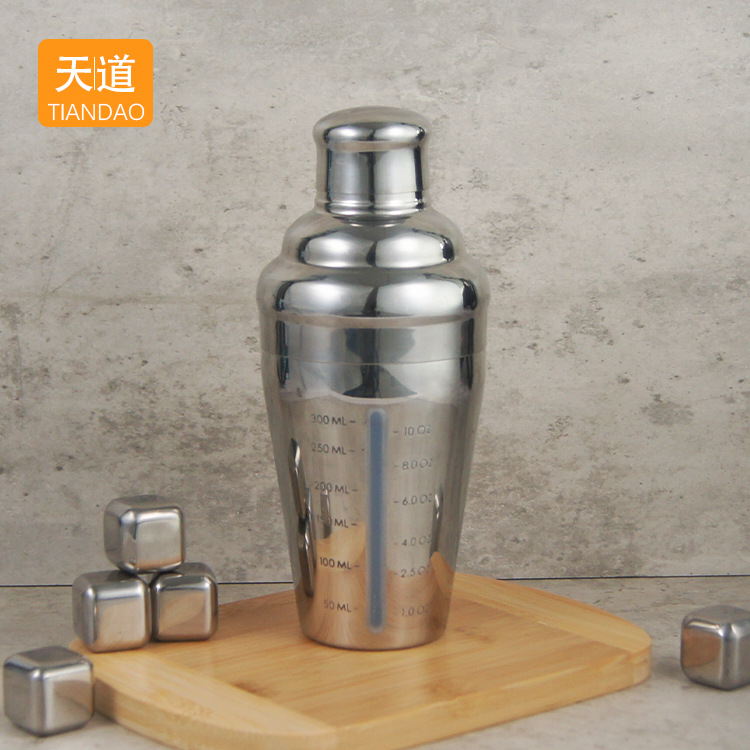 500ml stainless steel graduated shaker, European-style cocktail shaker, bar cocktail shaker set with scale full figure
