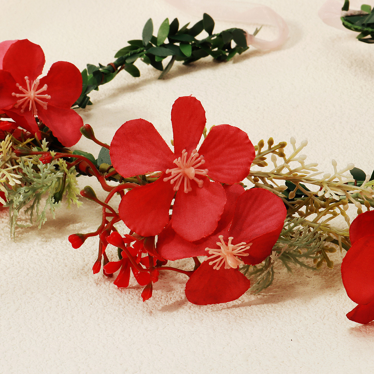 Forest-themed sweet and realistic garland headwear, spring and summer beautiful bride photo hair accessory, super fairy-like vacation flower hair band and headband Application Scenario