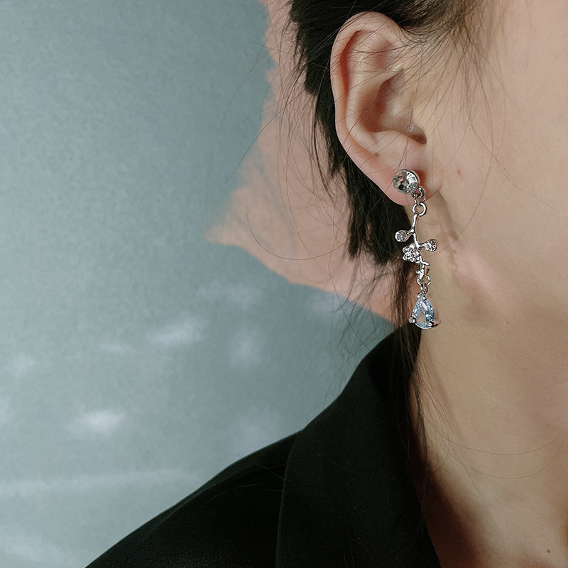 S925 Silver Needle Korean-style Dongdaemun 2025 Fashion New ins Simple Sparkling diamond retro style teardrop earrings Specification drawing