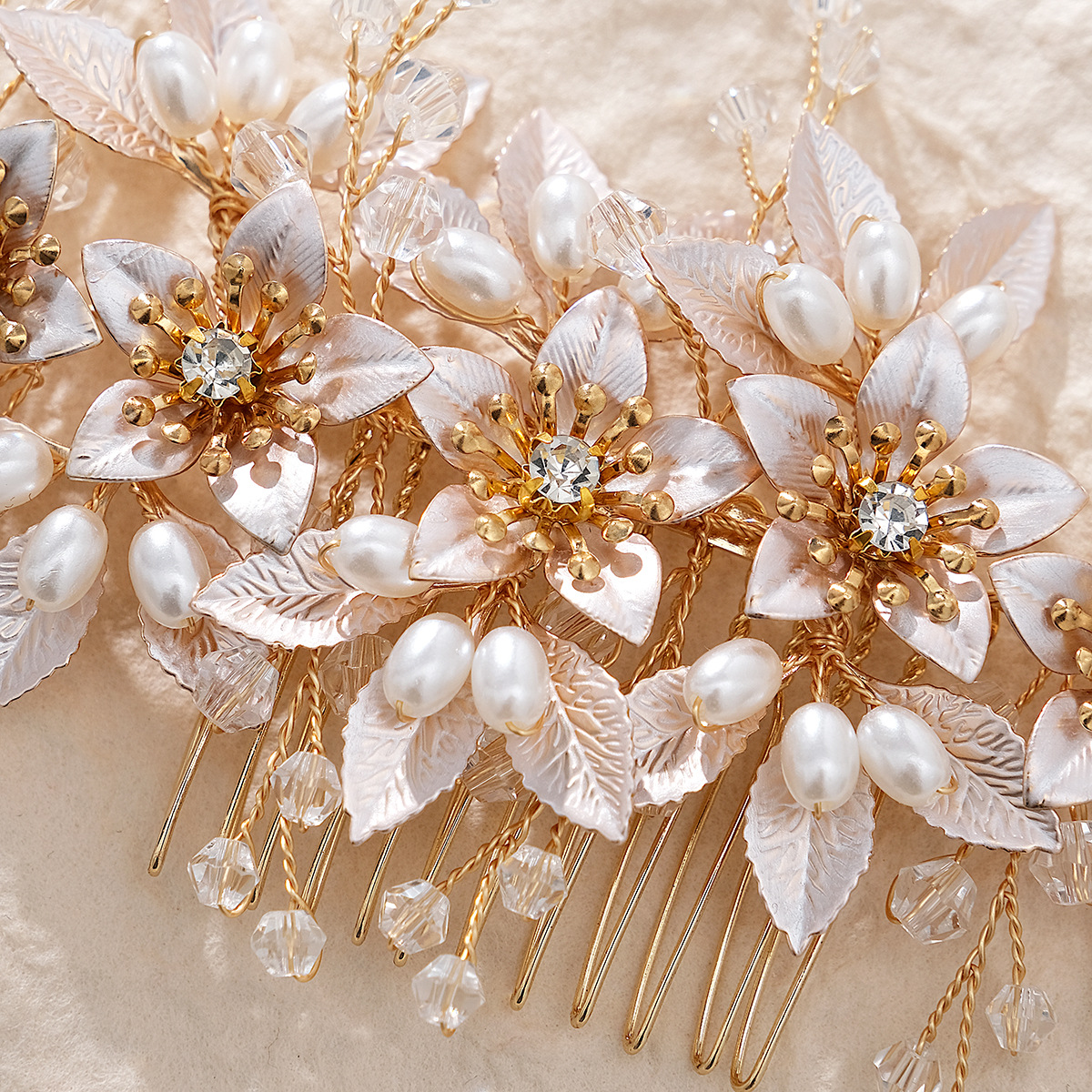 Chinese-style Xiuhe dress, cheongsam, accessories, handcrafted flower and pearl headwear, wedding dress and makeup plate, hair comb, bride's hairpin Application Scenario