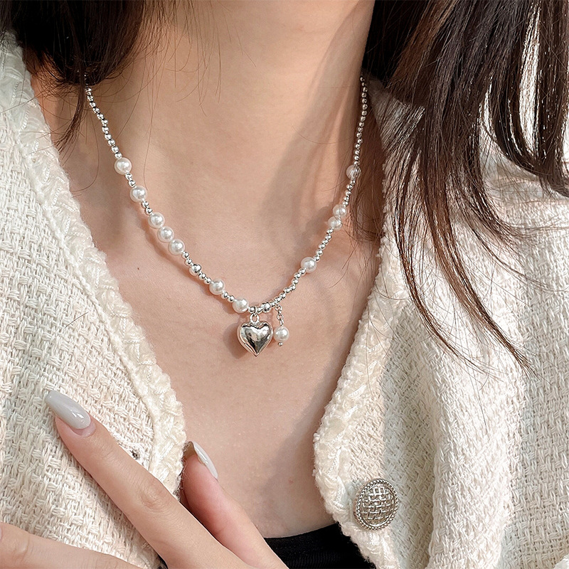 Silver heart-shaped pearl round bead necklace for women, spring and summer style, tassel feel, light luxury and grand collarbone chain, ins style full figure