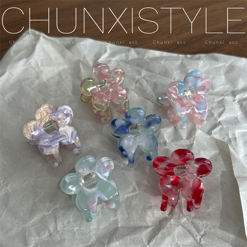 Acetic acid flower small hair clip, a delicate and exquisite summer accessory for women, a side clip for broken hair, a bangs hair clip on the forehead full figure