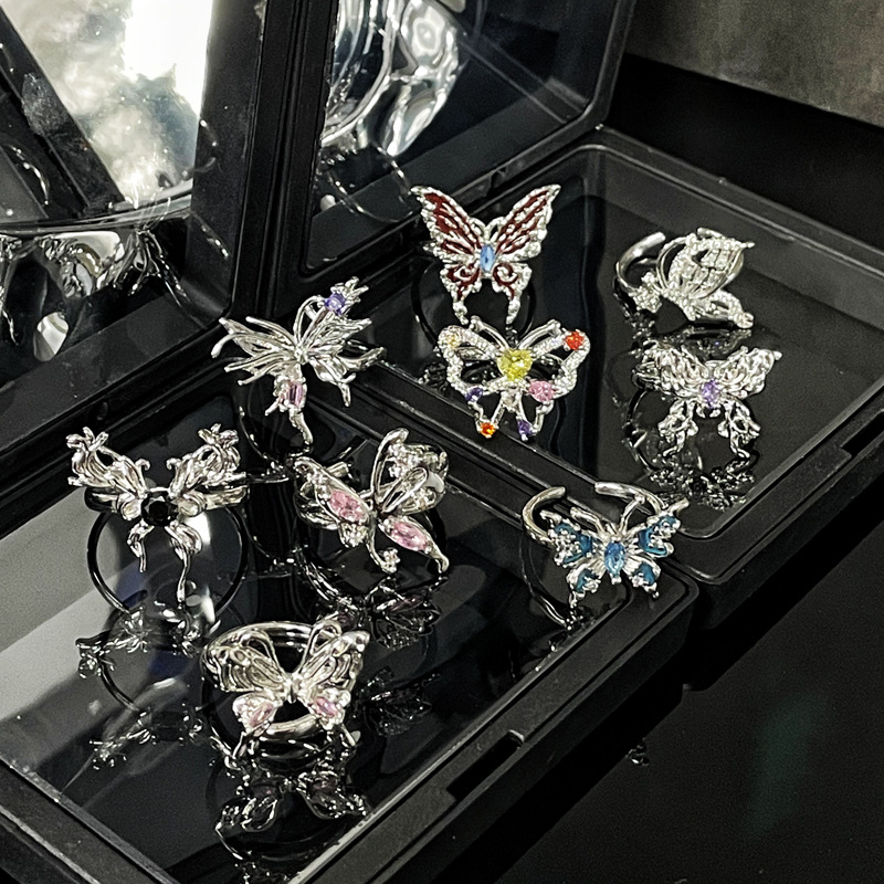 Irregular-shaped butterfly opening ring, a niche design for women, is light luxury, sweet, cool, fashionable and individual. It is a versatile accessory Specification drawing