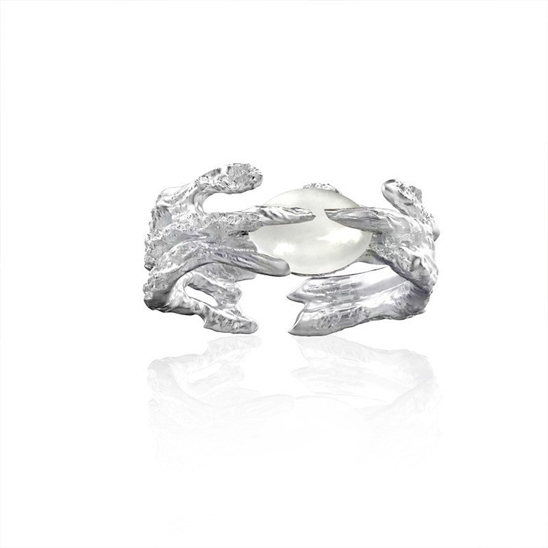 This is a niche design of a white agate ring with an opening for the index finger that can be adjusted. It has a cool style and is highly fashionable and versatile. It's suitable for women on Instagram full figure