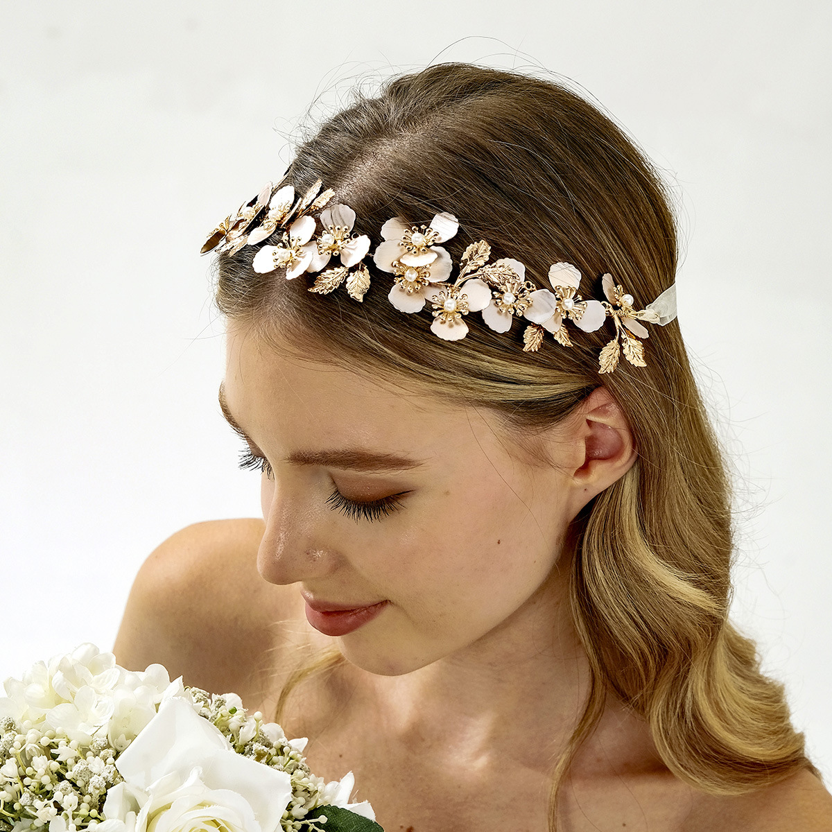 Ancient-style Hanfu headwear, handcrafted flower hair bands, wedding gowns and evening gowns, pearl hair accessories, high-end bridal accessories full figure