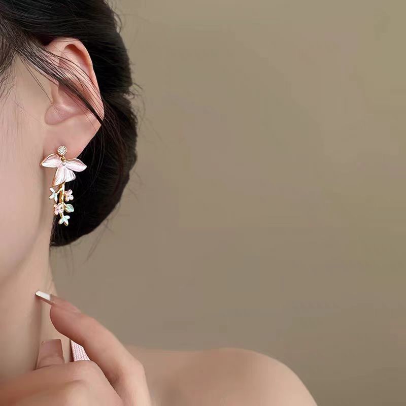 Spring flowers are in full bloom! Purple flower tassel stud earrings with a unique and high-end feel, sweet and gentle spring earrings for women Specification drawing