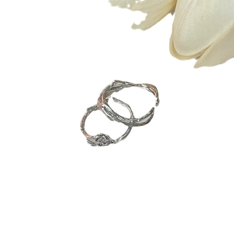 The Thorns Rose simple open ring is a niche design for women, exuding a sense of sophistication, individuality, fashion and light luxury, and is an ins style ring Item Picture