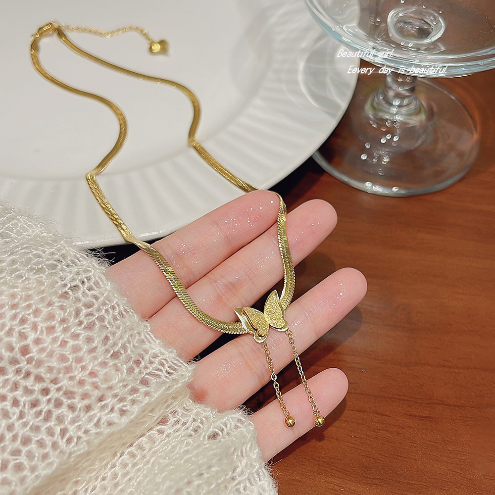 A light luxury and niche butterfly necklace that doesn't fade, a collarbone chain with a sense of design, a elegant and trendy pendant, a fashionable accessory for women details Picture