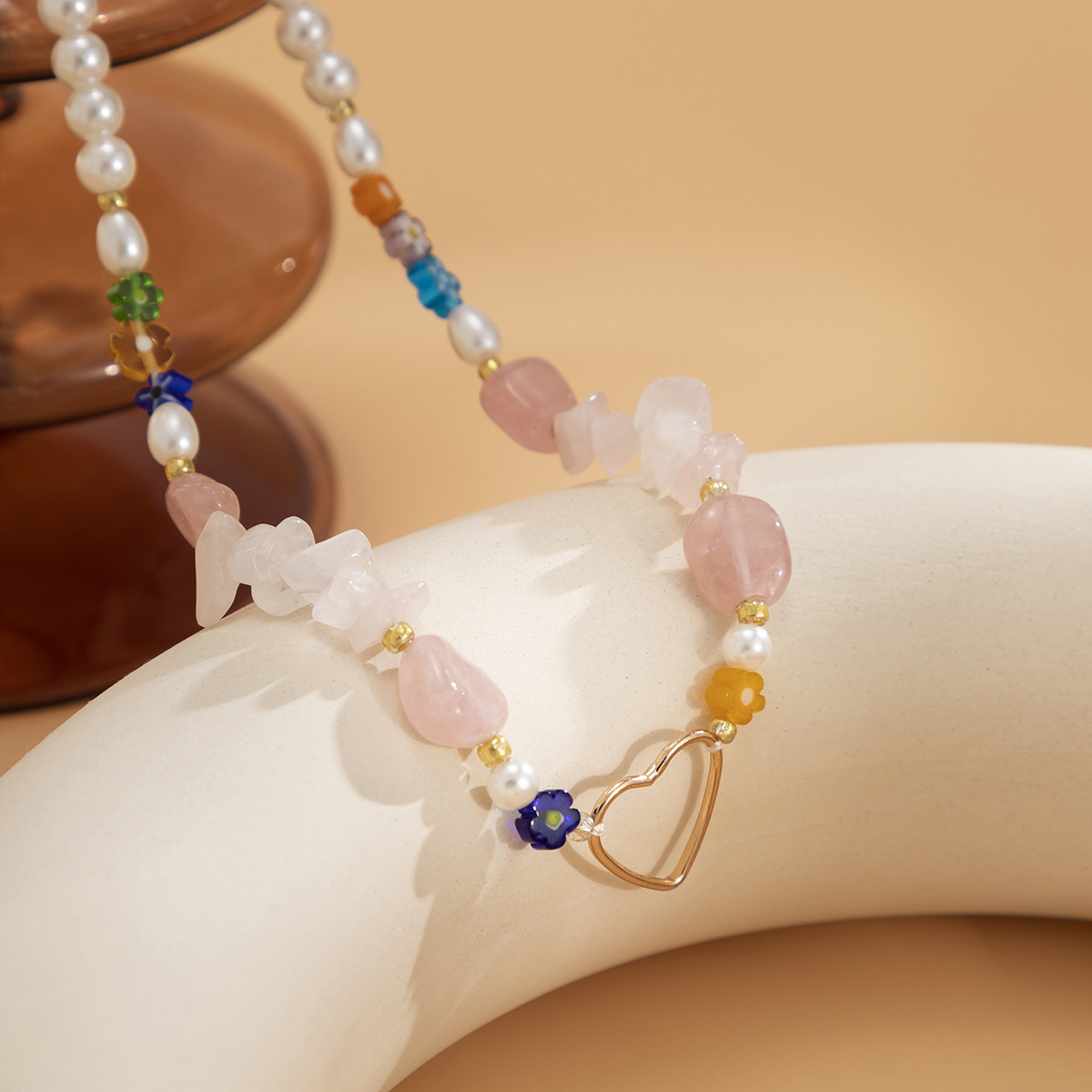 Ethnic style spliced stone stone personalized short collarbone chain necklace, European and American retro imitation pearl heart niche necklace for women Application Scenario