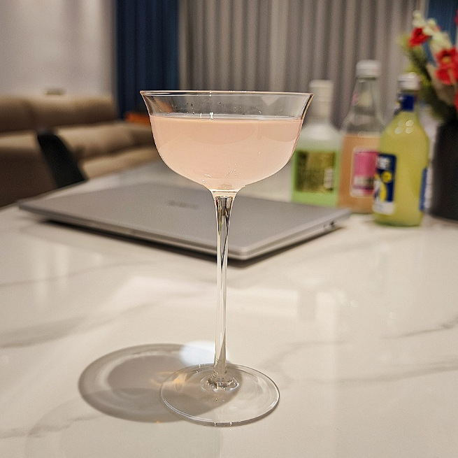 Crystal glass chicken-tail glass, Martini glass, cocktail glass, bar glass, Martini glass, highball glass details Picture