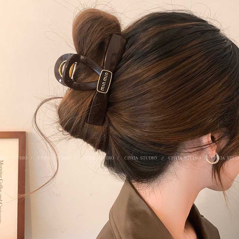 miumiu bow tie hair clip, large new bow tie hair bun, back of the head, high-end letter shark clip Application Scenario
