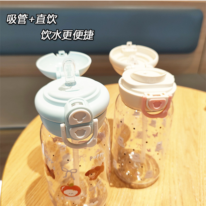 High appearance level, simple, small and cute, hand-held, portable plastic water cup with straws for both boys and girls details Picture