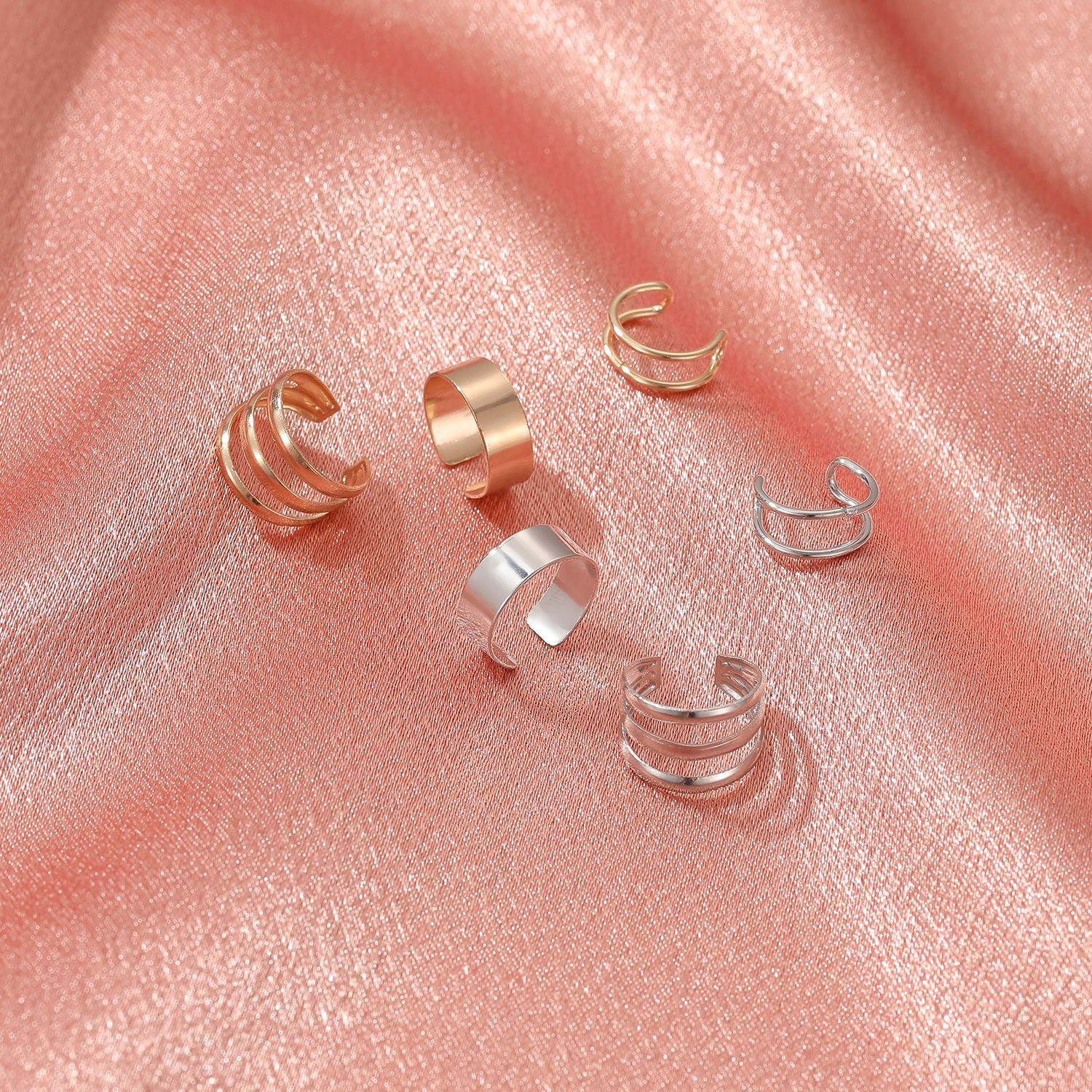Korean style Instagram no-hole C-shaped ear bone clips, fashionable retro cold style geometric circle earrings and earrings wholesale, ear clips for women details Picture
