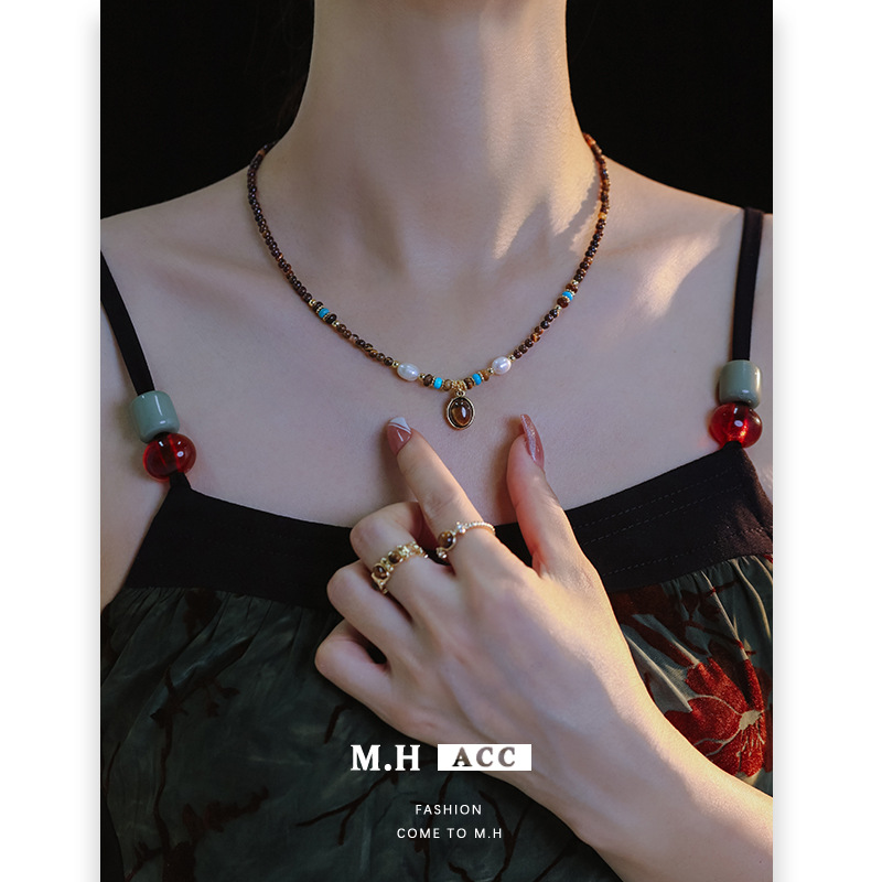 Maillard's niche design retro tiger's eye pendant necklace for women is elegant and versatile, with a light luxury and high-end feel. It's a collarbone chain Specification drawing